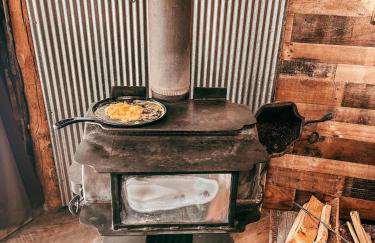 Red-tail Roundhouse at 22 West Cabins and Recreation - Foto 9