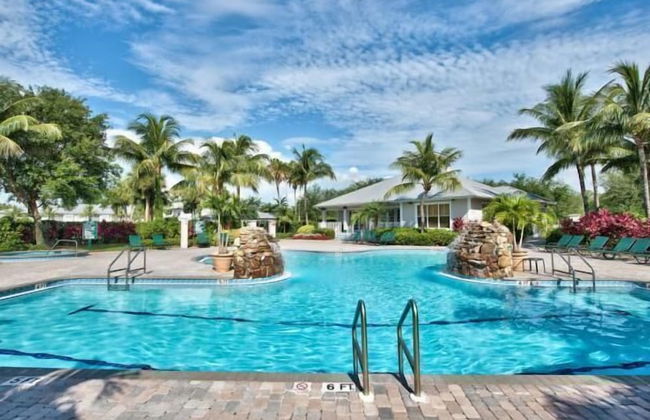 Catina Vacation Rental: Bright 2-BR Condo with Lake Views. Located in Lely Resort with Pool, Hot Tub, and Golf Access. Ideal for Golfers and Beachgoers, Minutes from Naples and Marco Island - Foto 21