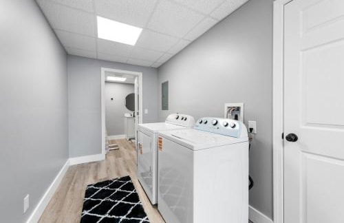 NEW l Modern Comfort wHOT TUB l NH Lakes Region - Foto 2