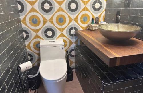 NEW! Urban Oasis, Chic 3-BR 2-BA Corner Unit, Steps Away from NYC! - Foto 22