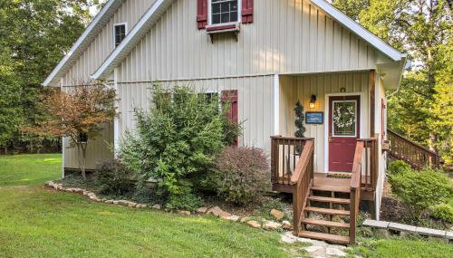 Hot Tub and Wooded Views Lakefront Blue Eye Cottage - Foto 2