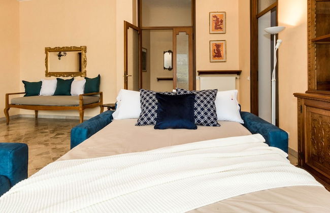 JOIVY Garden Oasis: 1BR Apt w/ Balcony & Parking - Foto 9