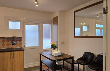 Cosy 3BDR Home With Free Parking In Harrow - Photo 12