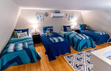 Charming Waterfront Cabin - Sleeps 10 - Photo 11