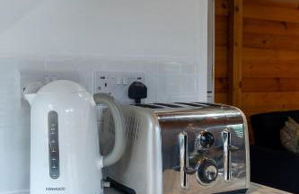 Walliswood Lodge - Wood Burner, Air Con & Wi-fi, Rural Retreat - Foto 24