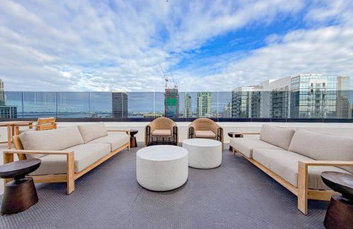 City Skyline Views & Rooftop Pool at District 225 - Foto 43