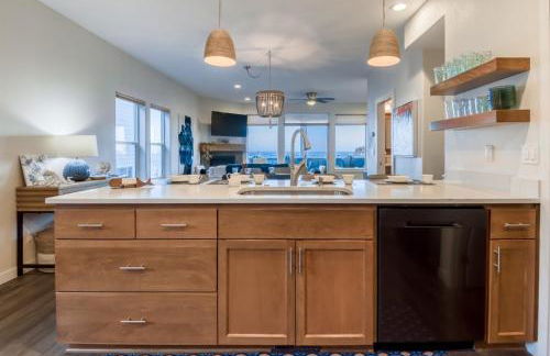 The Moby House Coastal Retreat with Ocean Views & Hot Tub - Foto 65