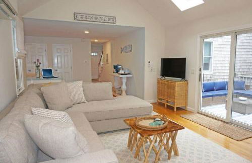 Wedgewood Cottage - Photo 1