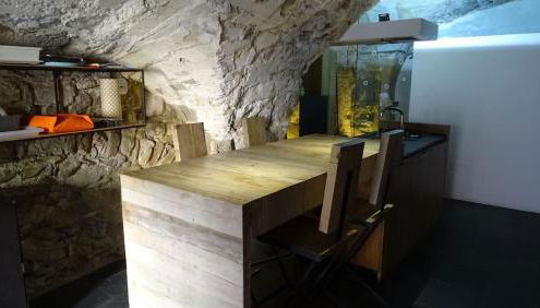 HOST4U - PAPA GIGI's House, Beautiful Apartment into Ancient Stone - Foto 5