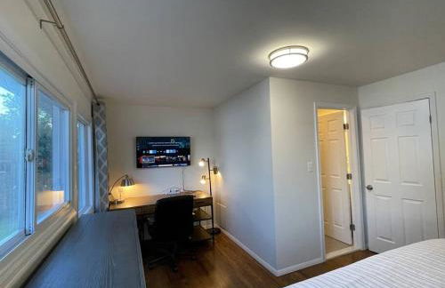 Waterfront Home with Private Beach, Stunning Views - Foto 45