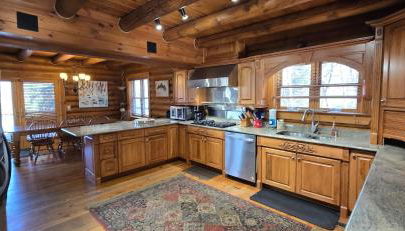Coopers Run Five Bedroom Log Home with Hot Tub Pool Table and Views - Foto 2