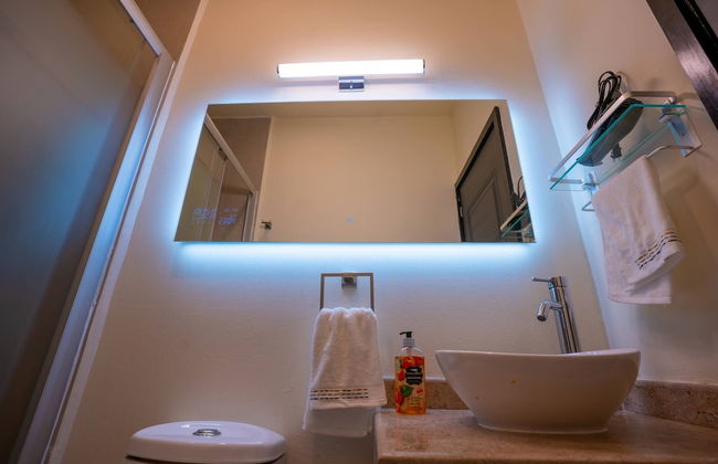 Luxury Apartment With Poll - Photo 29