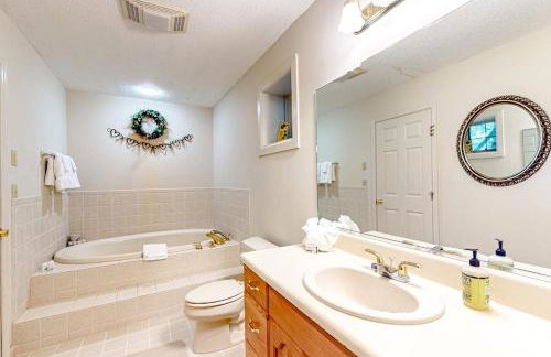 Holly Forest Hideaway - Photo 22