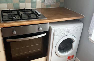 First floor 1 bed apartment with lounge and kitchen - Photo 14