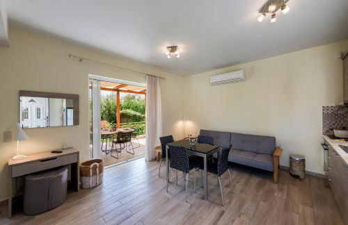 Estia Coastal Dream - Lush & Enchanting Garden Gem - Photo 6