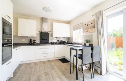 Luxury 3-Bedroom Escape, Timeless Charm, Near Monmouth Castle, Sleeps 6, Parking, Free WiFi - Foto 4