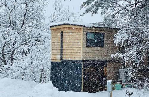 Haven Tiny House w hot tub on river near Stowe - Foto 57