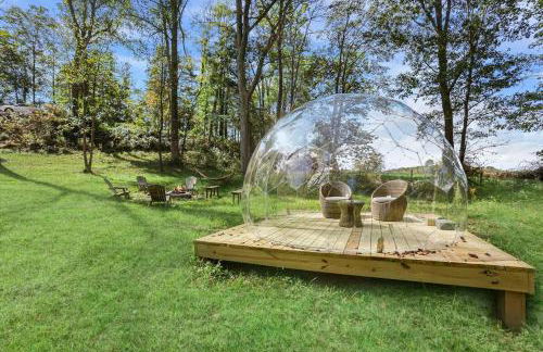 Cabin with King Bed , XBOX, HotTub, Games, Firepit , Stargazing Dome - Photo 17