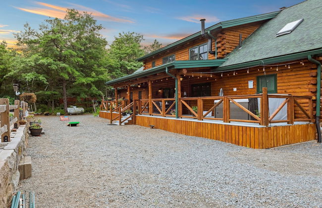 The Bigwood Cabin by Avantstay Hot Tub Firepit Pool Table Private Yard - Photo 76