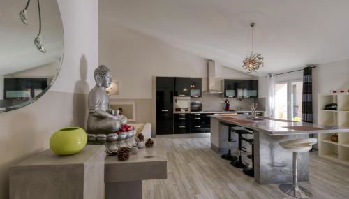 Black & White - Photo 5