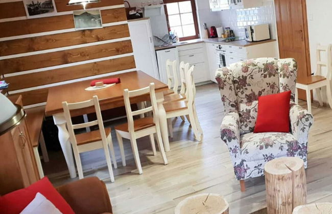 Inviting Villa With Warm Ambience - Photo 10