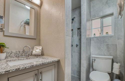 Close to All, Restful Duplex A in Downtown, UTEP, Hospitals - Foto 39