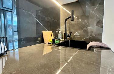 Luxury Black and White Interior Apartments & Rooftop Terrace - Foto 32