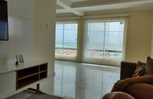 CASA COM PISCINA À BEIRA MAR. - Foto 22