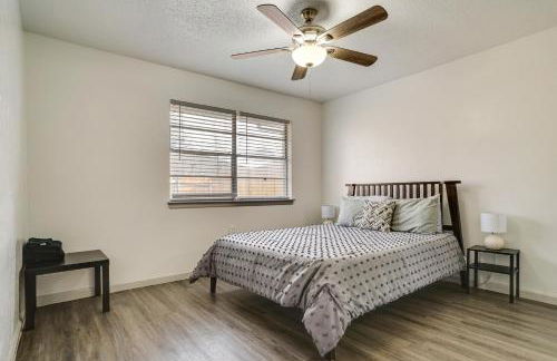 Near Globe Life and ATandT! Convenient Unit with Patio - Foto 12