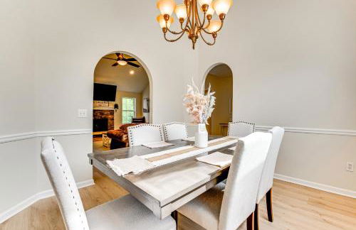 Game Room and Peaceful Deck Dacula Family Home - Foto 10