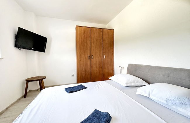 Mia - With Pool - A1 - Photo 4