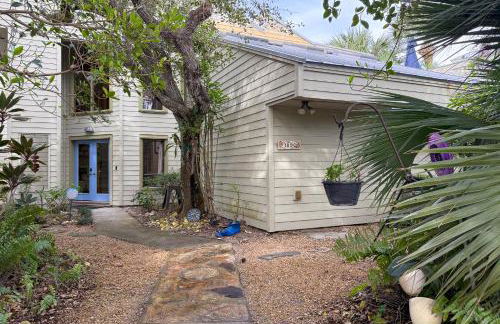 Beach Paradise Getaway - 200ft from Beach! - Foto 55