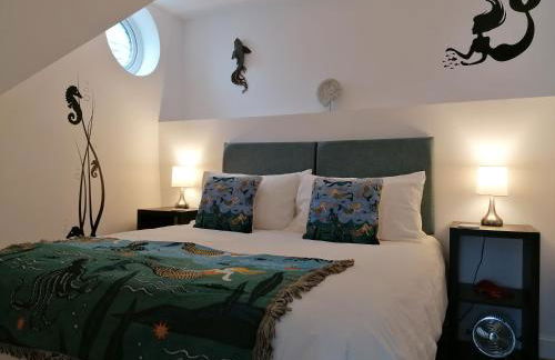 Two Sails Brixham - Spacious modern family seaside home - parking - wood-burner - dog friendly - Photo 20