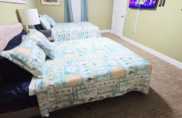 5 Mins from beach and has pool, hot tub, games, pet friendly - Foto 62