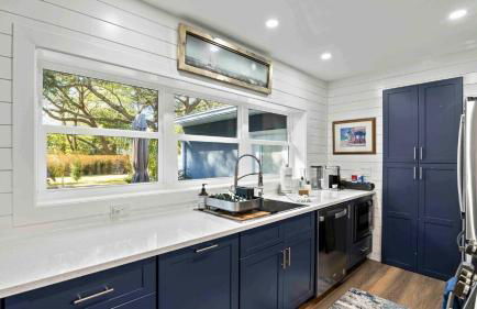 The Surf House: Stylish 2BR Haven - Foto 11