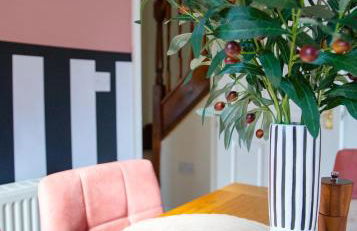 4x Bed Elegant Home with Parking - Photo 38