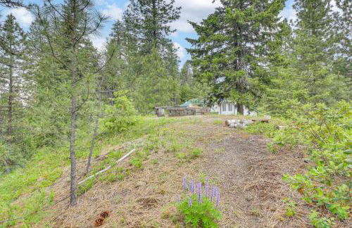 Rustic and Modern Home with Forest Views in Newport! - Foto 24