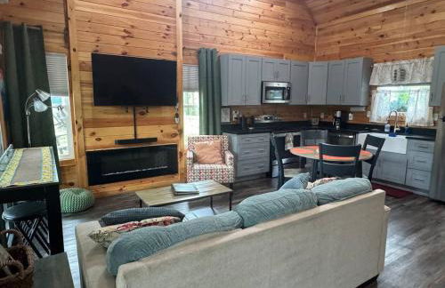 Hemlocks Over Muir in Rogers KY - Hot Tub & WiFi - Foto 7