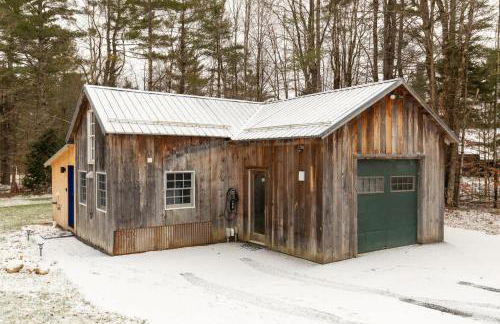 Modern Woodland Escape w Wshr dryer and Large Yard - Foto 33