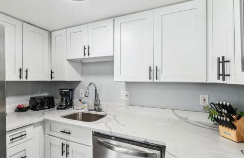 All New! Convenient Location! Sleeps 6 - Foto 10