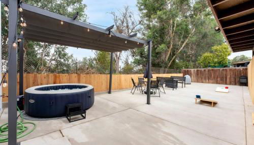 Urban Retreat Fun Relax Self Check-In Hot Tub Foosball Fire Pit Cornhole - Foto 1