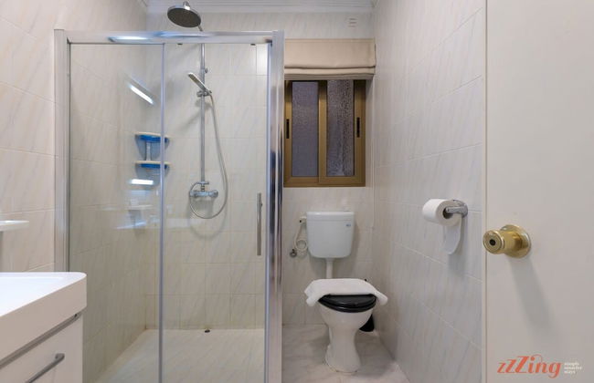 Mediterranean Living Right by the Beach - Foto 11