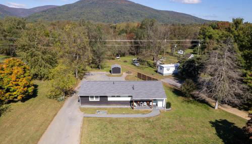 Carters Cottage Hot Tub, Fire Pit, Cozy Views - Foto 2