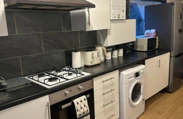 4BDR House By Homesy - Short Term Rental Cardiff - Ideal for Contractors - Foto 34