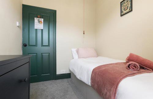 Home from Home 4 Bed - Ideal for Workers & Great for Groups, FREE Parking, Spacious, Pet Friendly Netflix - Foto 31