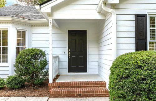 3 BR w/ King Bed, Standing Desk, Ping Pong, Arcade - Foto 40