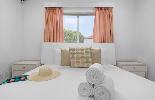 3BR 3BA Pool Downtown Short Walk to Beach - Foto 6