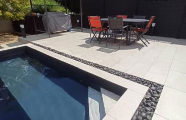 Charmante maison avec piscine chauffée, salle de cinéma et bar - Foto 12