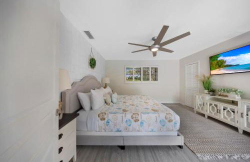 Tropical Villa Retreat with Private Pool & Peaceful Backyard - Stylish Escape in a Tranquil Residential Area - Foto 26