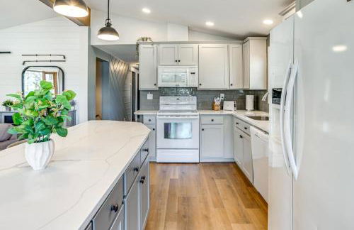 Boat Dock, Hot Tub and Deck Lakefront Nekoosa Home! - Foto 9